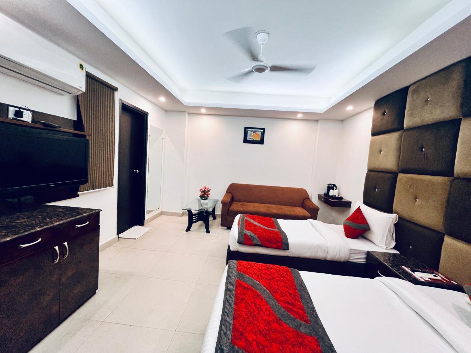 Hotel The Gold Inn - Karol Bagh Delhi Ngoại thất bức ảnh