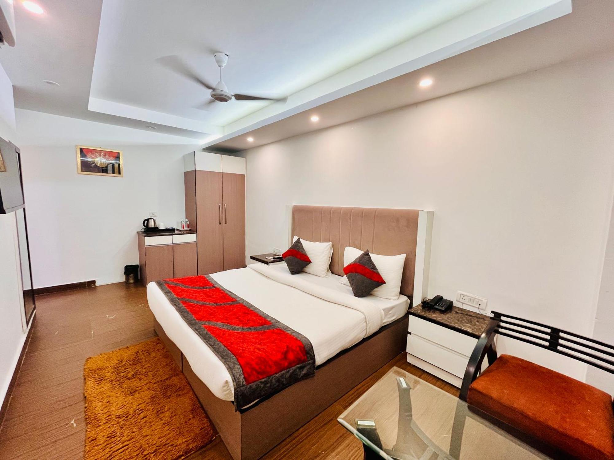 Hotel The Gold Inn - Karol Bagh Delhi Ngoại thất bức ảnh