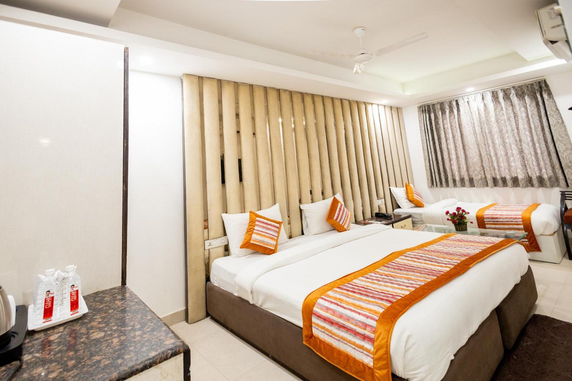 Hotel The Gold Inn - Karol Bagh Delhi Ngoại thất bức ảnh